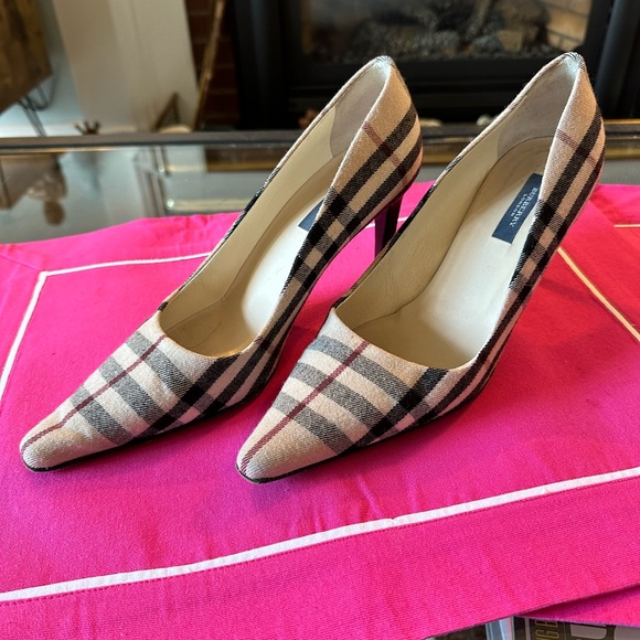 VINTAGE BURBERRY HEELS - Picture 1 of 5